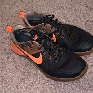 Nike metcon orange camo